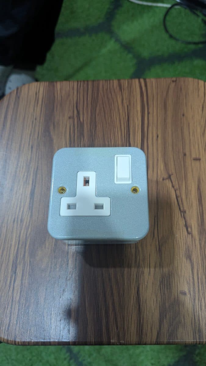 Heavy duty single socket listed by White Lion Traders